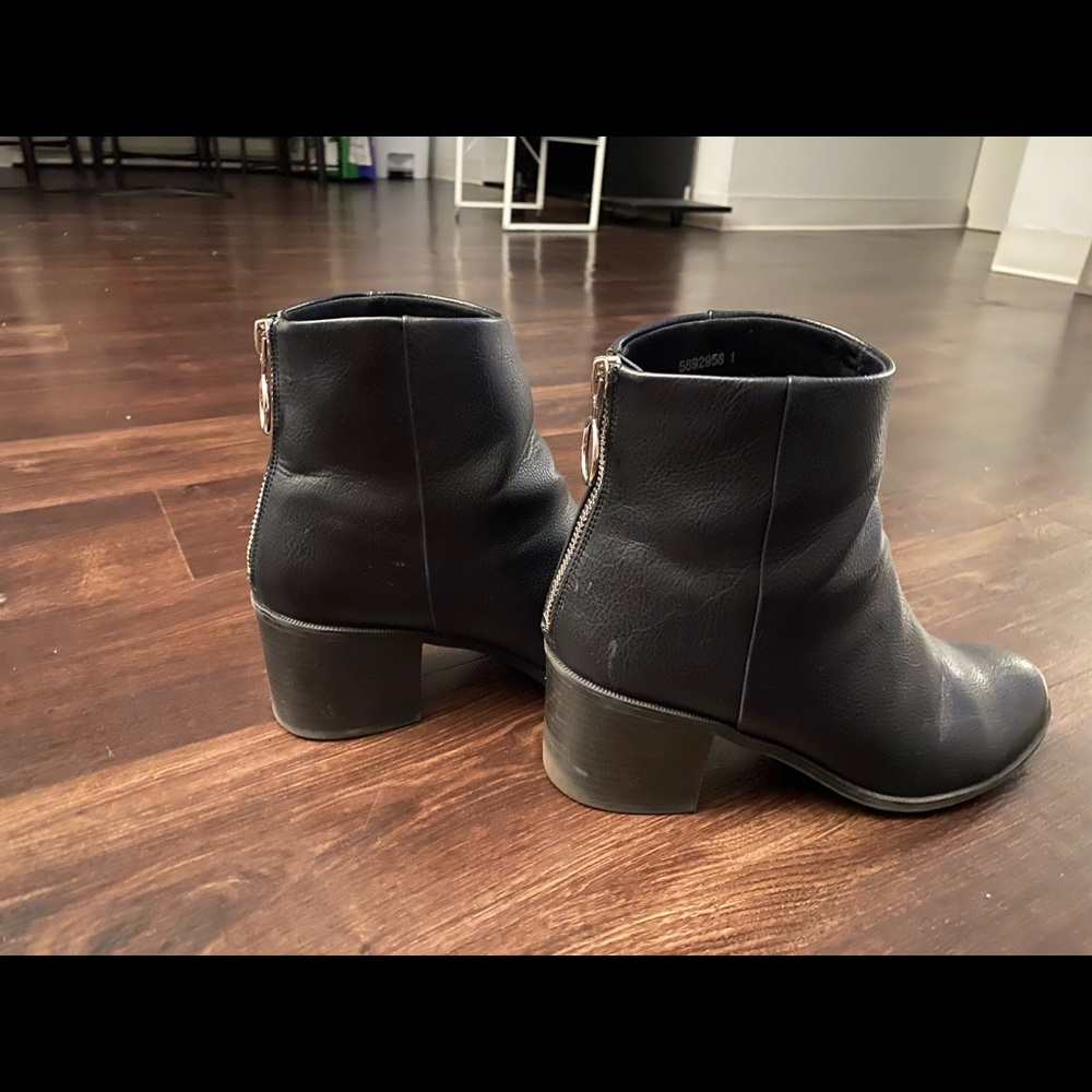 👸🏻3 for$20. faux leather boots